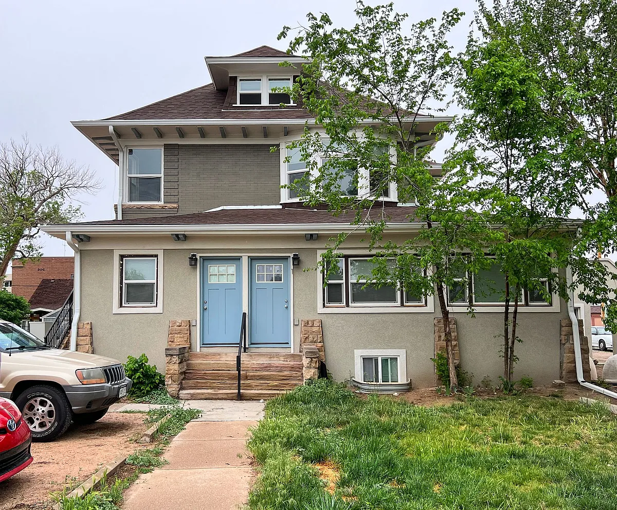 Building Photo - 825 12th St #2