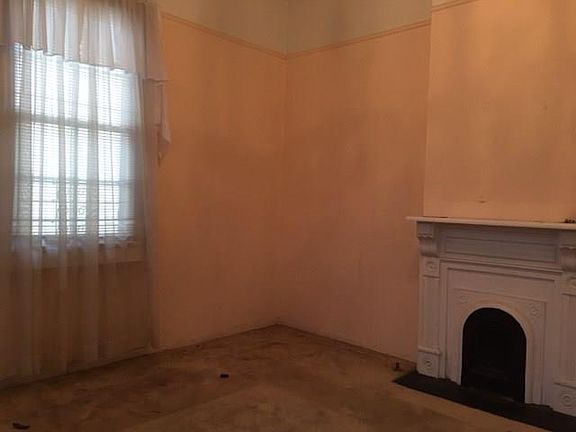 4th image of 1217 Dante St