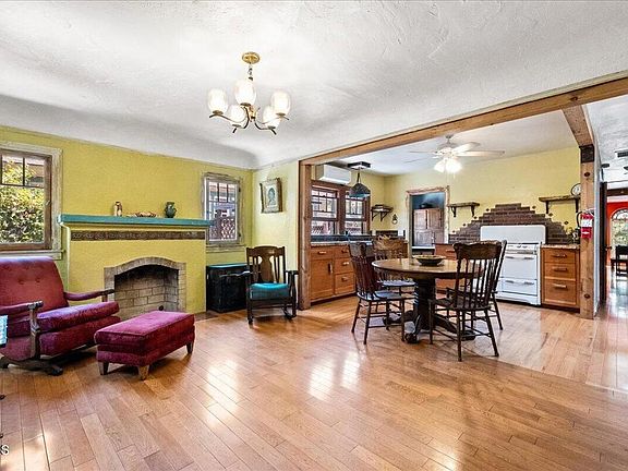 3rd image of 588 N Chester Ave