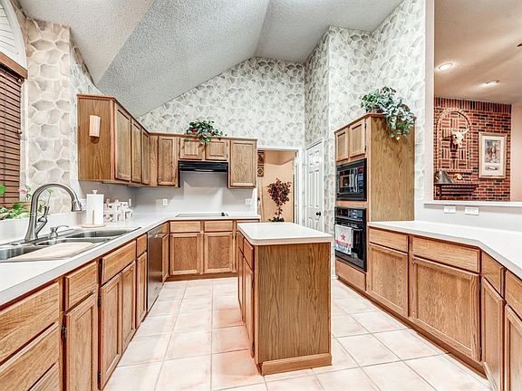 5th image of 1610 Glenmore Dr