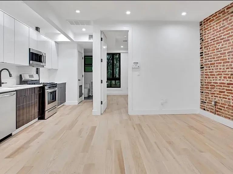424 Jefferson Ave #3 — Photo 2