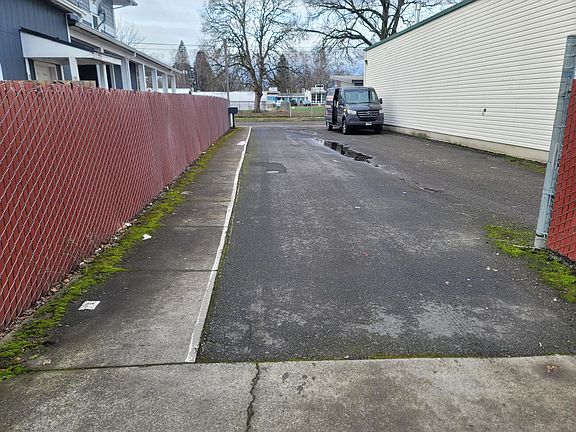 2nd image of 444 SE 5th Ave