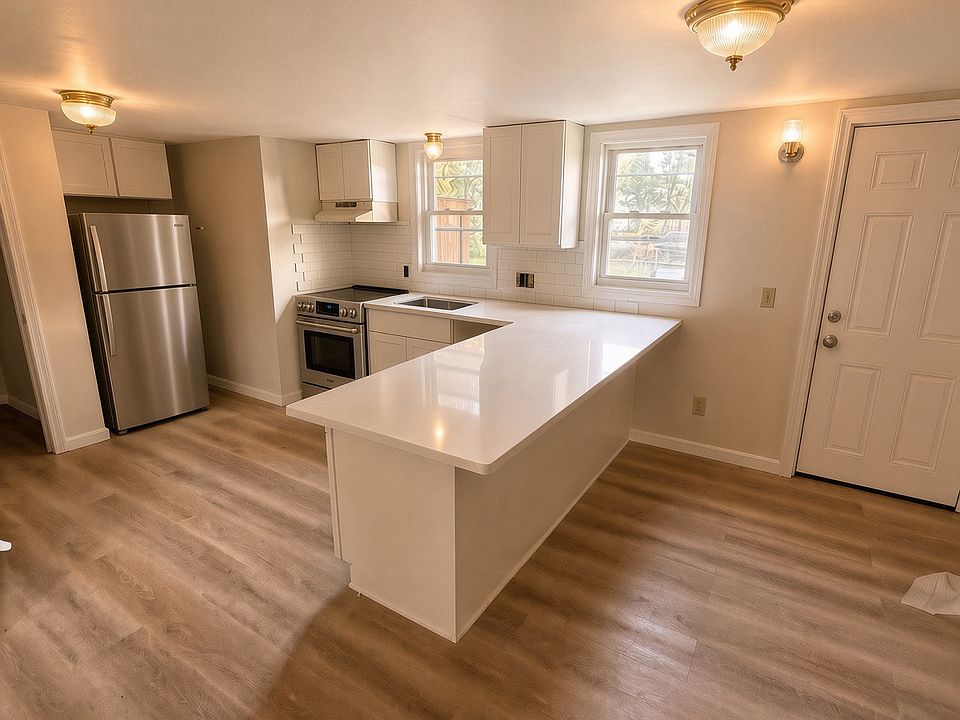 1st image of 24 Greene St #1R