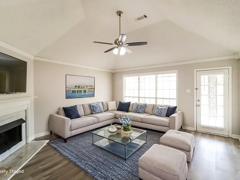 10029 Woodland Grove Dr — Photo 4