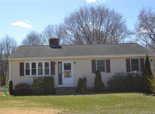 518 Raymond Hill Rd, Uncasville, CT 06382