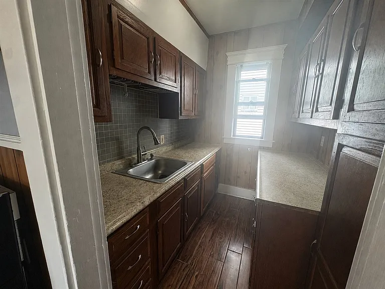 234 W 6th St #1 — Photo 16