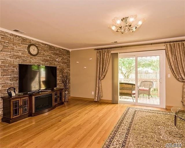 1st image of 62 Stratford Cres