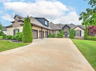 4951 E Sagely Ln, Fayetteville, AR 72703