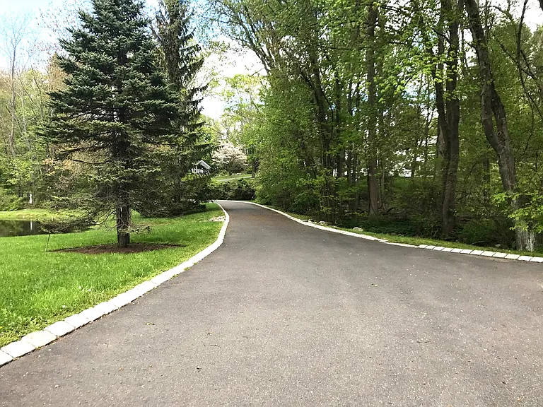 51 Continental Dr — Photo 3