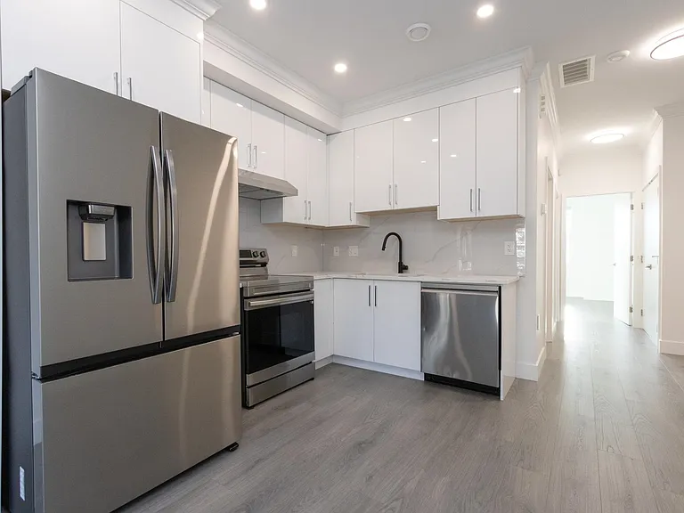 2122 E 32nd Ave #204 — Photo 4