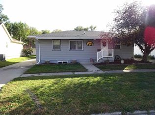 716 4th St, Sheldon, IA 51201