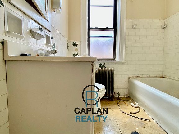 4th image of 90 Norton St #6