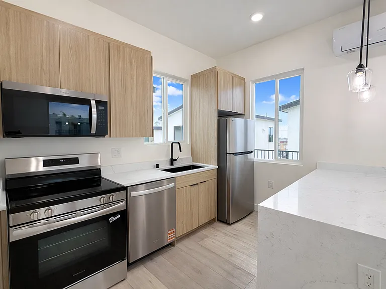Brand New | 1613 Burton — Photo 24