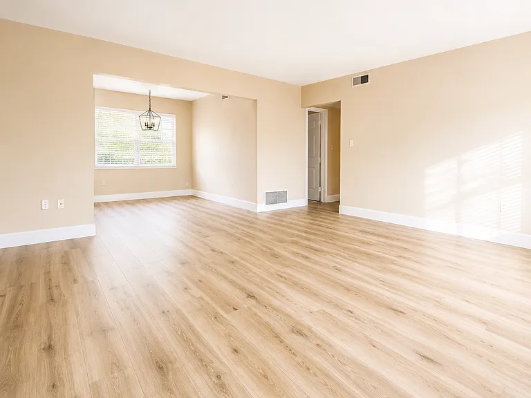 570 12th Ave NE #2 — Photo 8