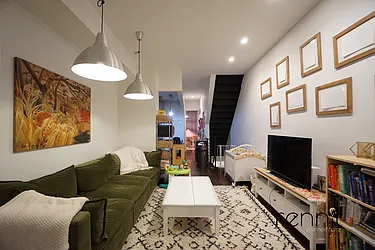 Rented by Rennit Inc.