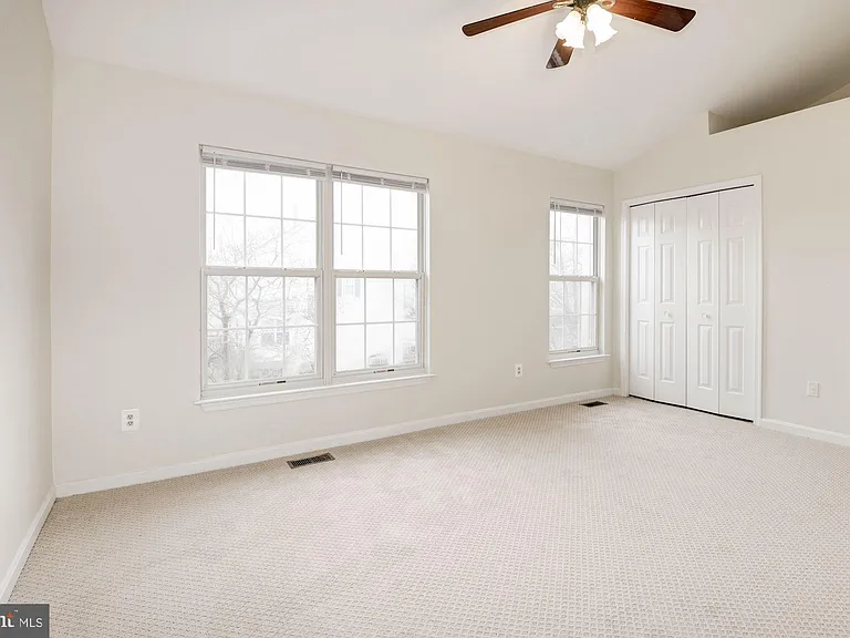 22037 Manning Sq — Photo 24