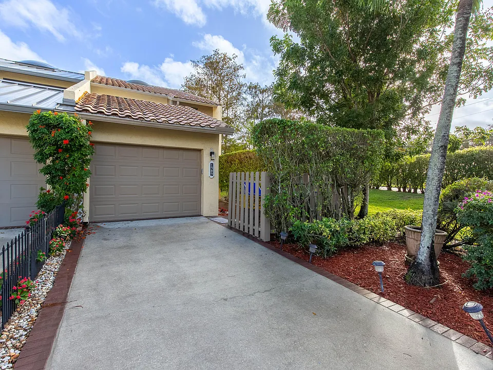 1989 Canterbury Cir