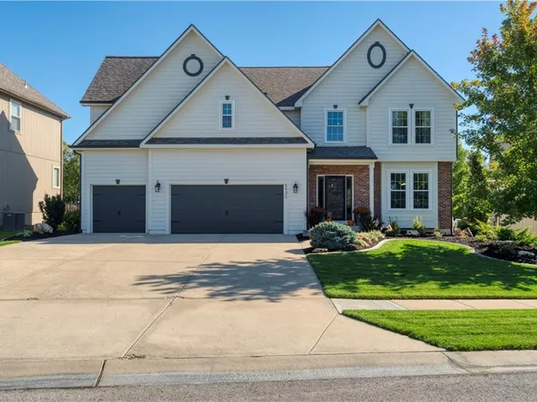 5531 Hilltop Dr, Shawnee, KS 66226