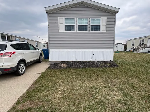 360 E Tuttle Rd #217, Ionia, MI 48846