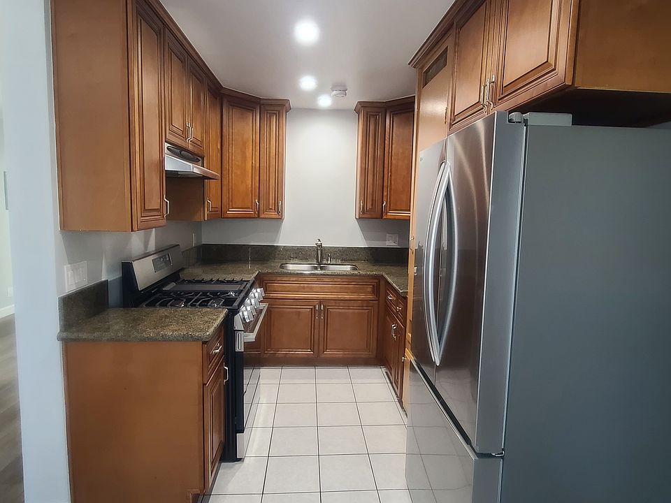 1st image of 4303 W Adams Blvd APT 4