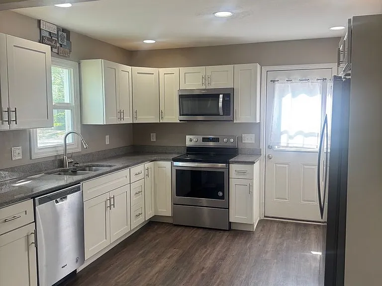 830 Judson St — Photo 3