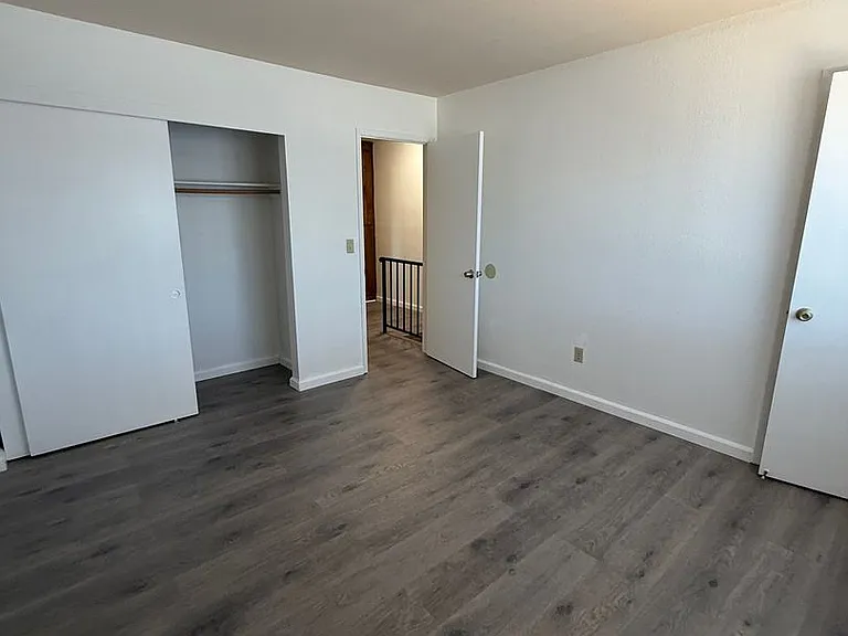 1930 Manor Pl — Photo 24