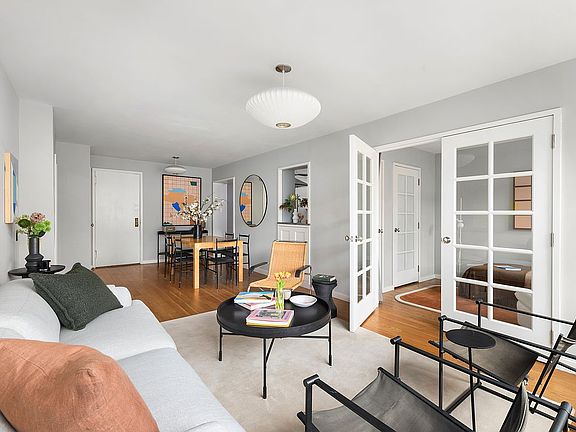 4th image of 2 Charlton St APT 7J