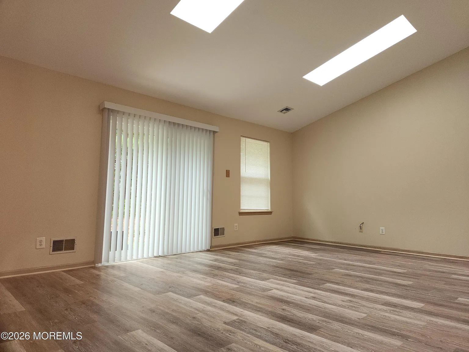 2 bed, 1114 sqft, $2,100 — Photo 3