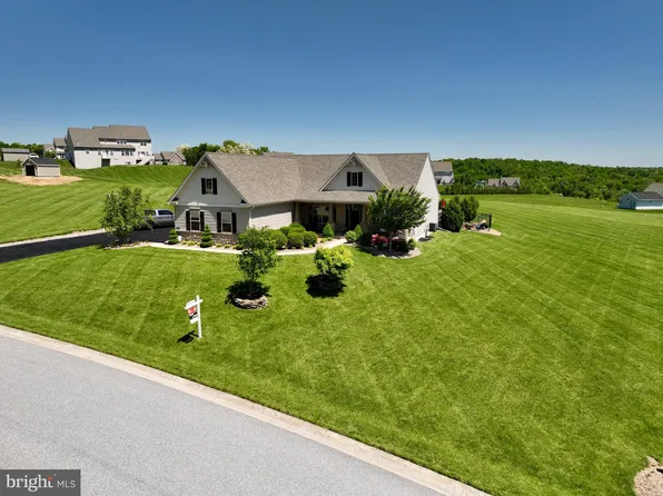 125 Hunters Chase, Etters, PA 17319