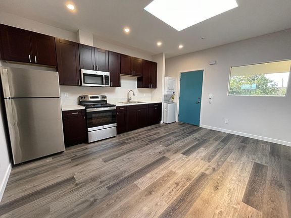 3rd image of 2187 Everett Ave #9