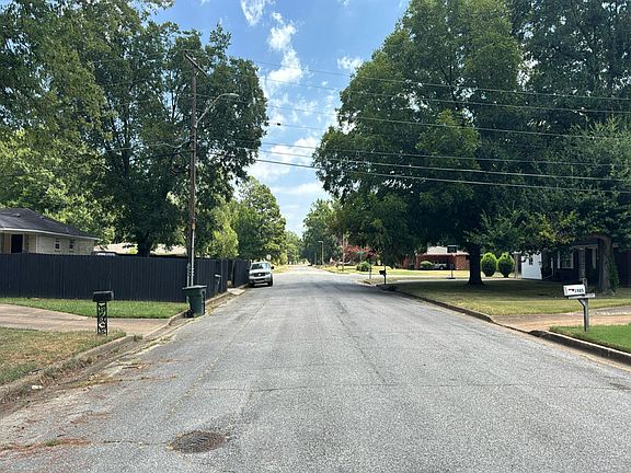 5th image of 1975 Victoria Ave