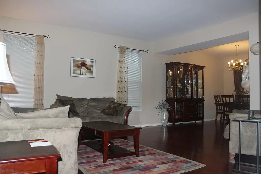 4 bed, 3.5 bath, 2397 sqft, $3,695 — Photo 3