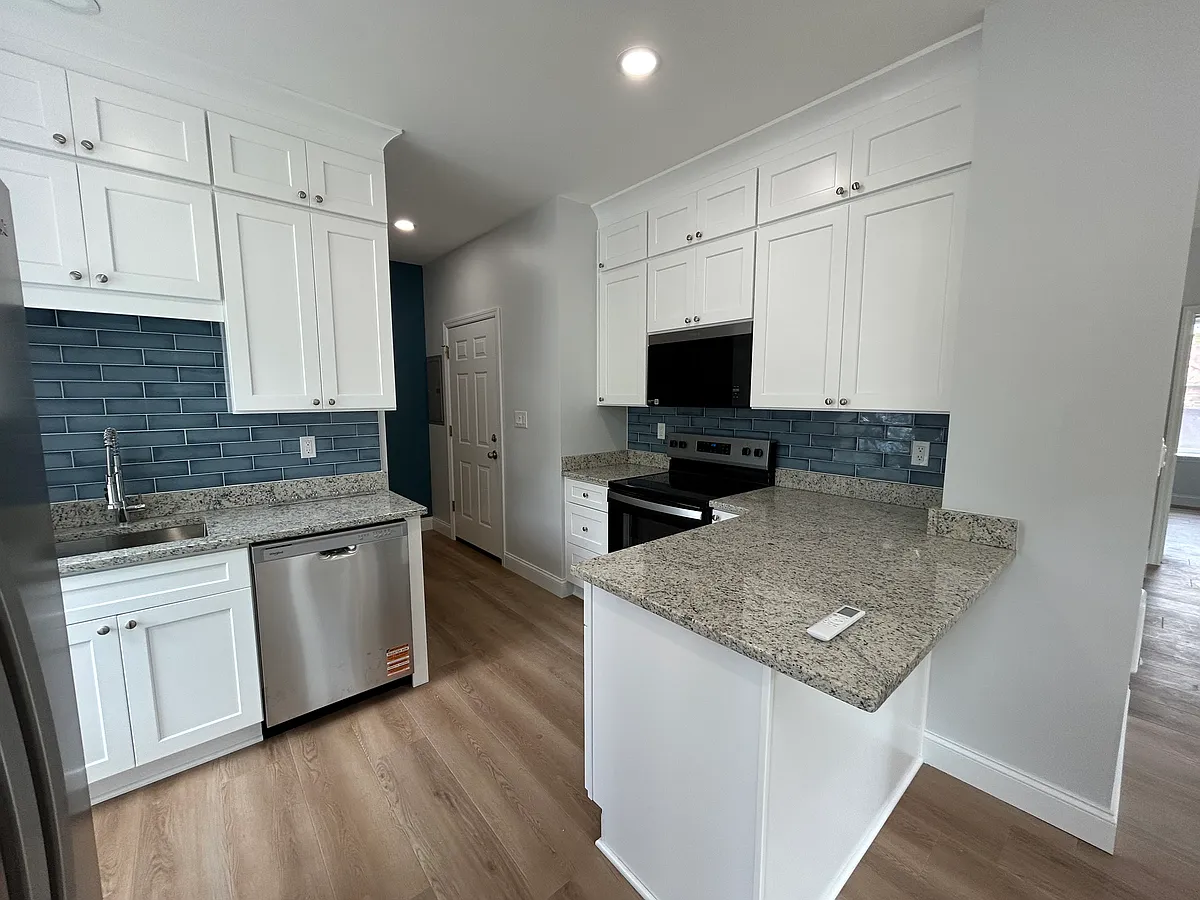 Building Photo - 243 Vine St #3