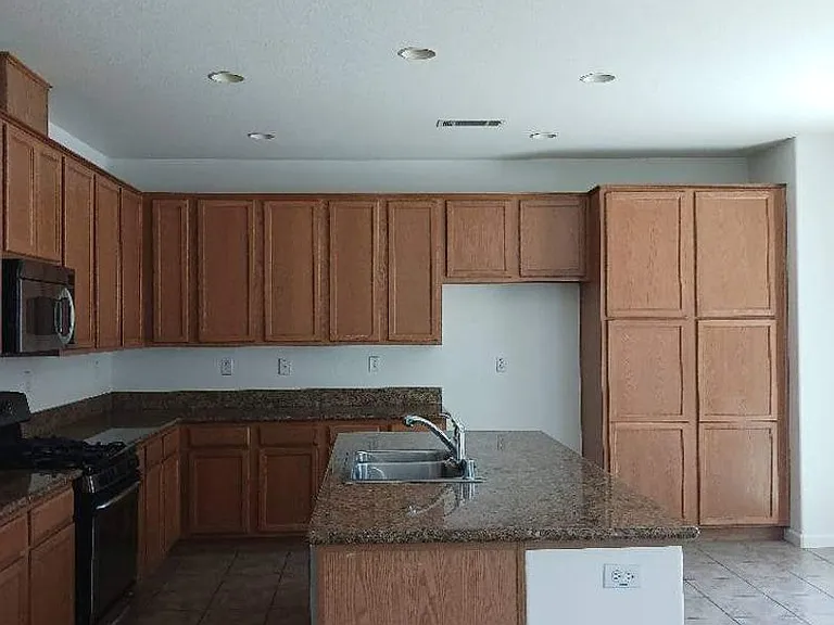2435 Hanson Dr — Photo 4