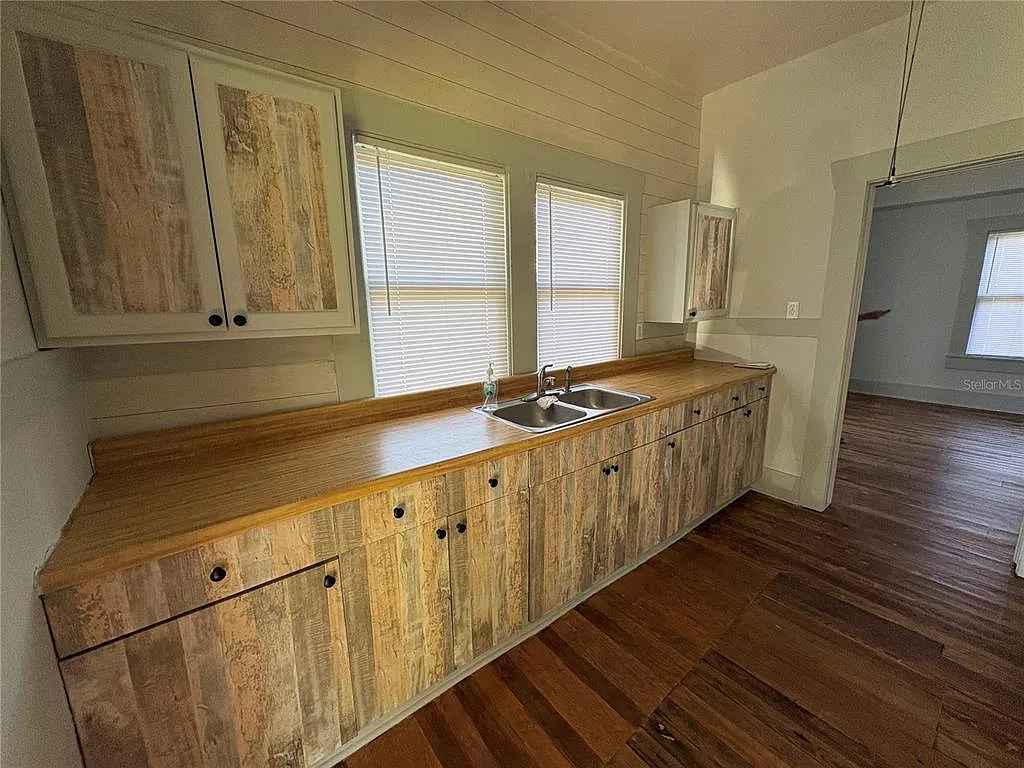 3 bed, 1.0 bath, 960 sqft, $1,395 — Photo 3