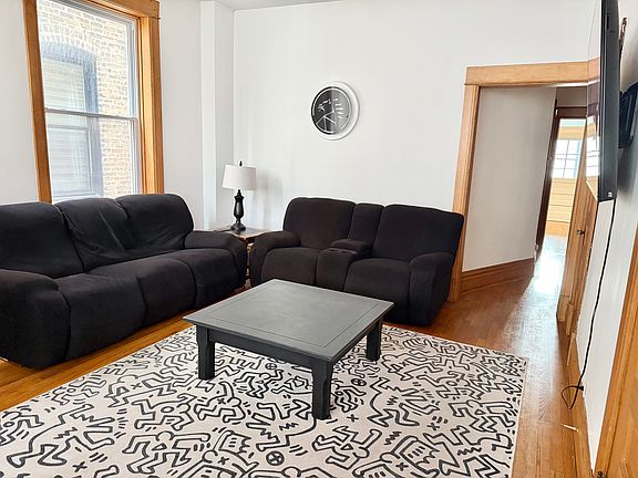 3rd image of 2530 N Francisco Ave #1