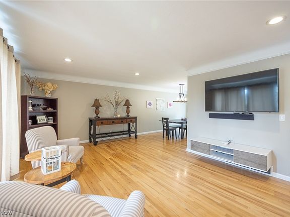 3rd image of 6547 Vallevista Dr