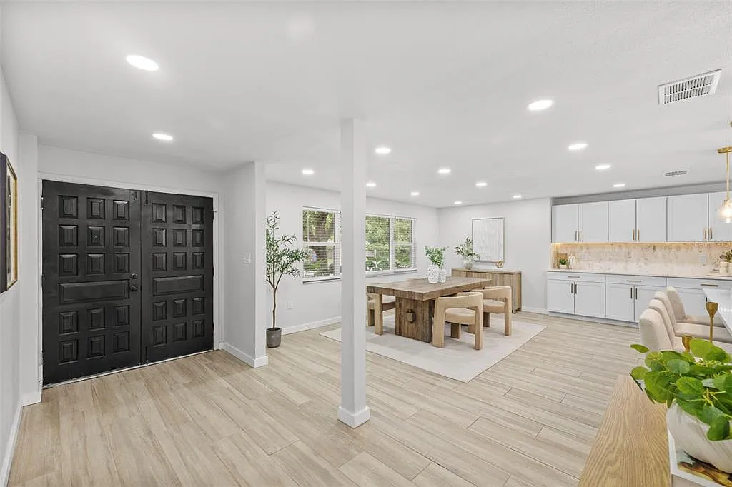 4 bed, 2.0 bath, 2126 sqft, $4,200 — Photo 4
