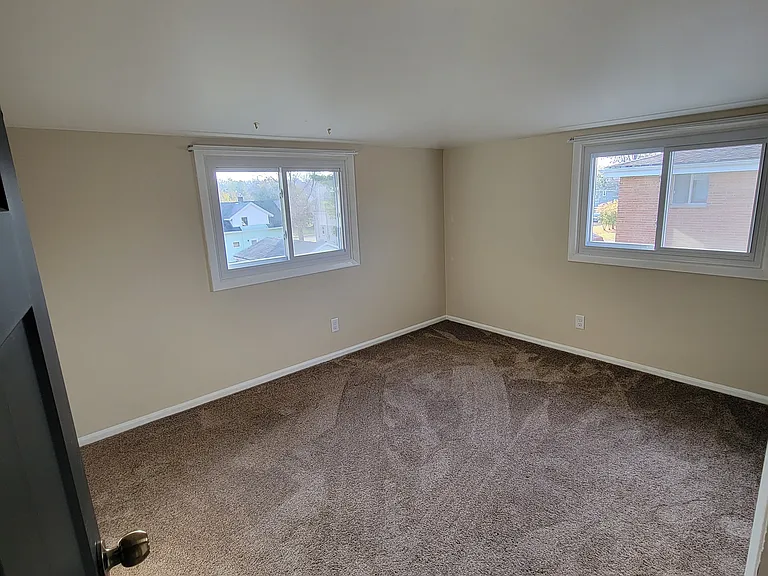 444 N Henninger St — Photo 5