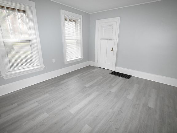 4th image of 426 N Lake St #1