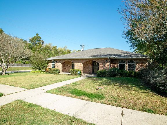 2nd image of 3001 Diane Dr