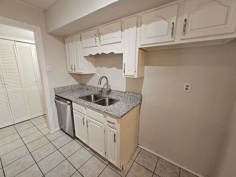 2906 Candlewick Ln — Photo 10