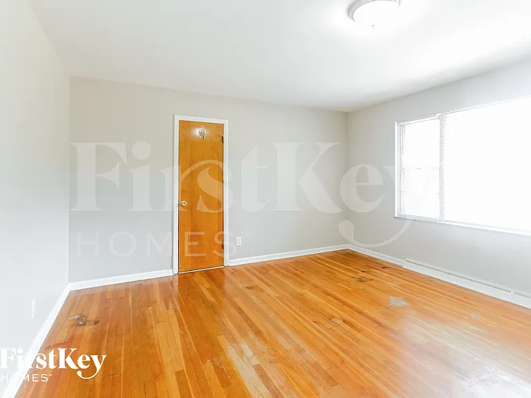 5750 Wallingwood Dr — Photo 8