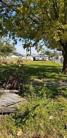 2nd image of 907 Grefer Ave