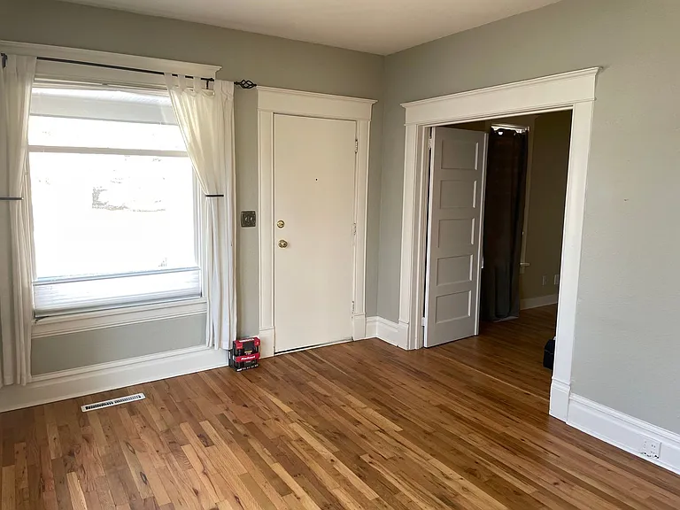 1405 E Washington St — Photo 8