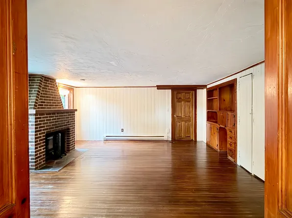 133 Maple St APT C, Killingly, CT 06239