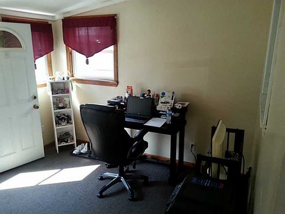 4th image of 124 Evergreen Ave