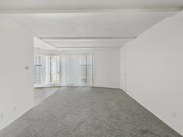 Inglewood Palms Apts — Photo 17