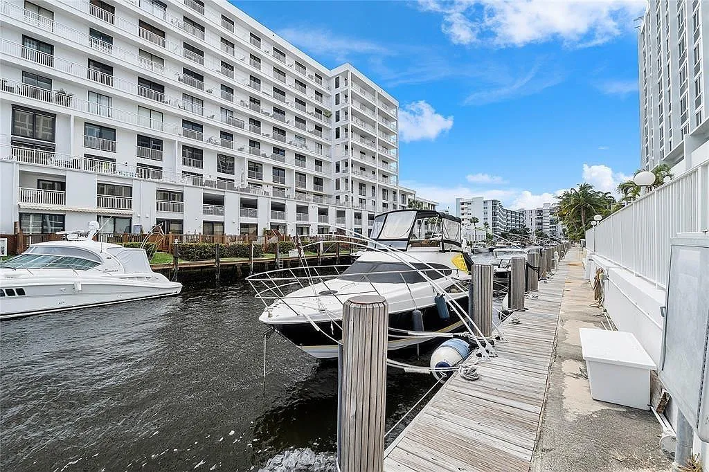 2 bed, 2.0 bath, 1160 sqft, $3,500 — Photo 1