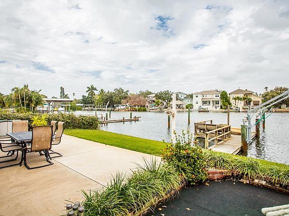 5th image of 1911 Bayou Grande Blvd NE